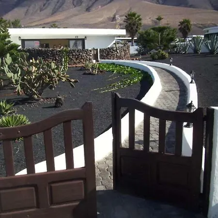 Sleeps 4 Wifi Holiday home Famara
